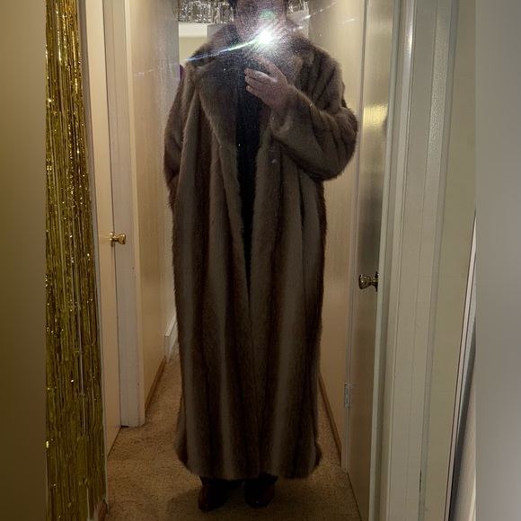 Men’s 46R long faux fur coat - Picture 2 of 5